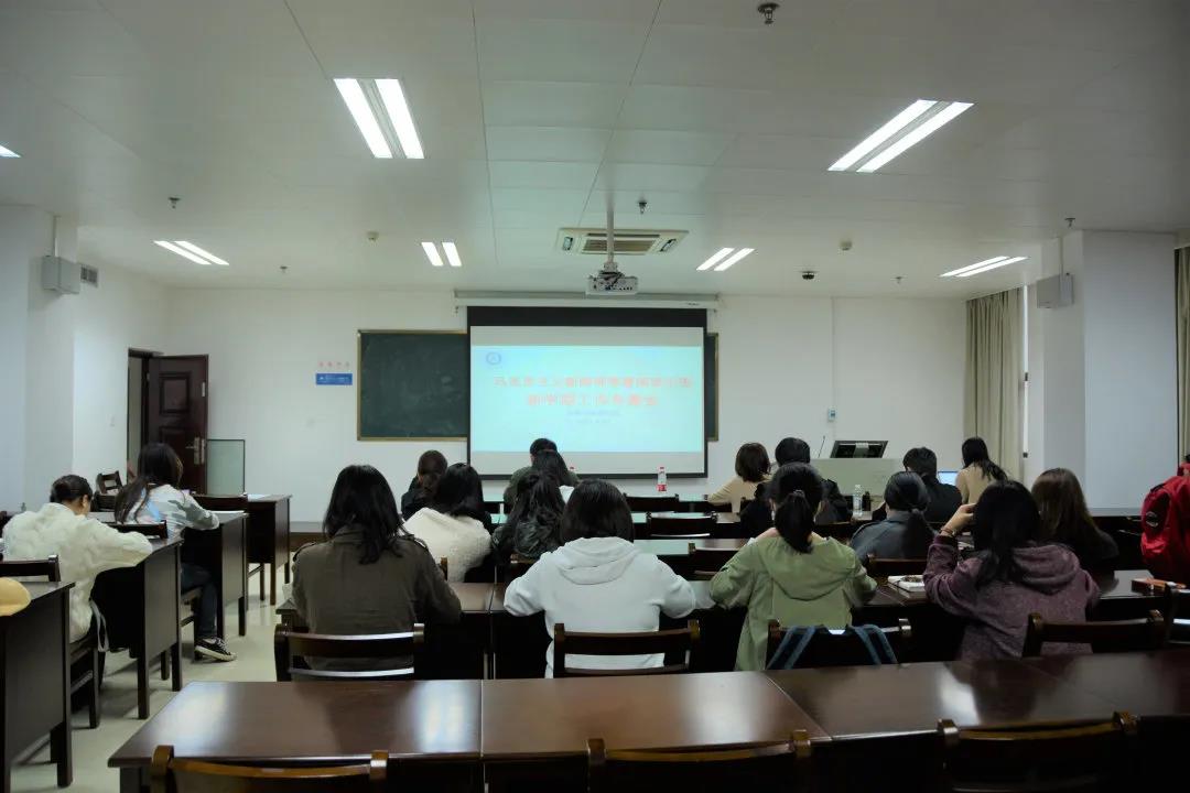 马克思主义新闻观原著阅读小组新学期工作布置会现场.jpg 马克思主义新闻观原著阅读小组新学期工作布置会现场.jpg