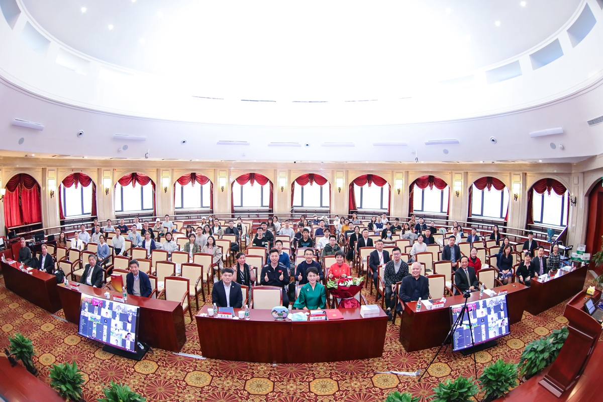 839a8e7481d949dc80eb7cd011e15ffe.jpg 22 会场全景_副本.jpg