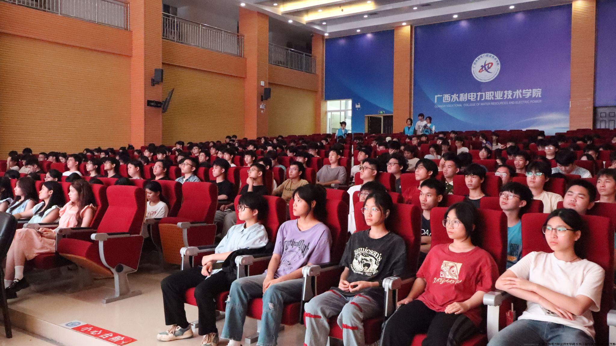 2.讲座现场.jpg 2.讲座现场.jpg