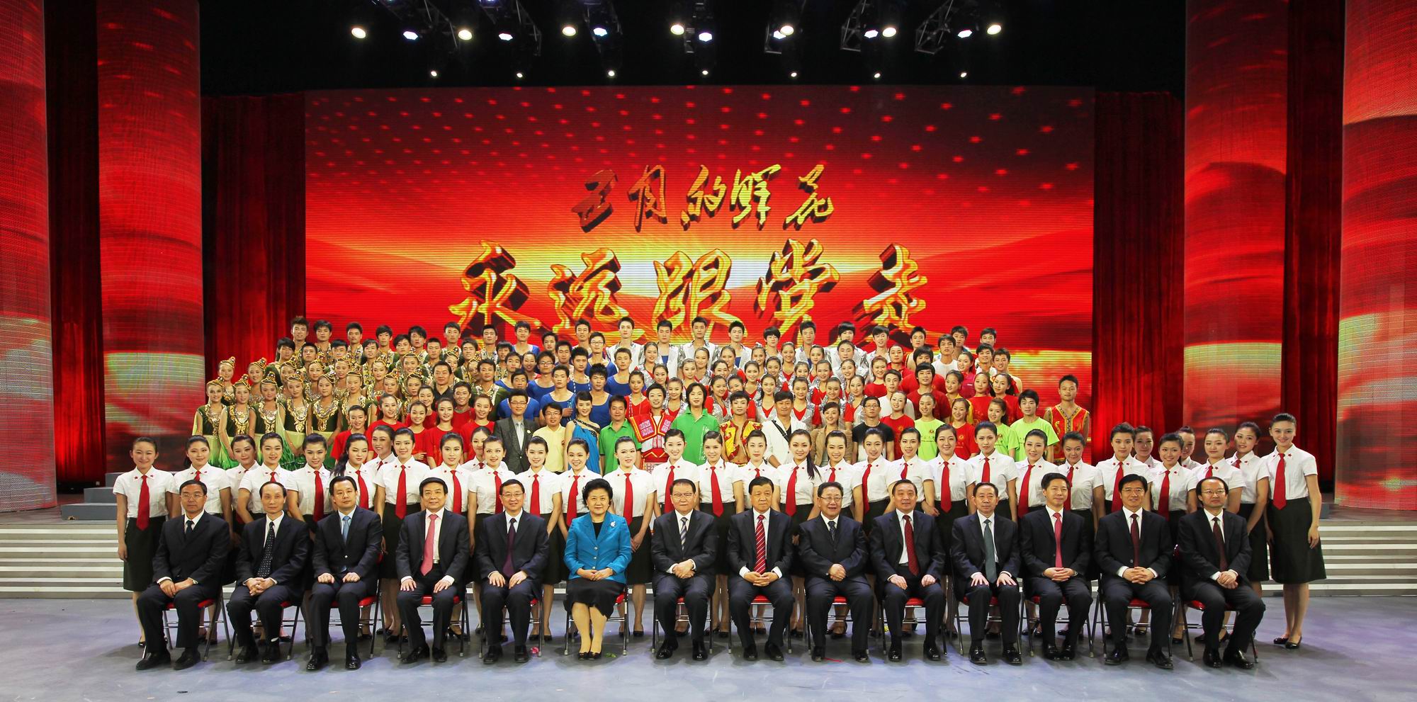 2五月的鲜花-全国大学生文艺汇演.jpg