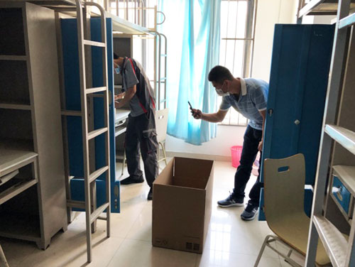 视频连线学生.jpg 视频连线学生.jpg