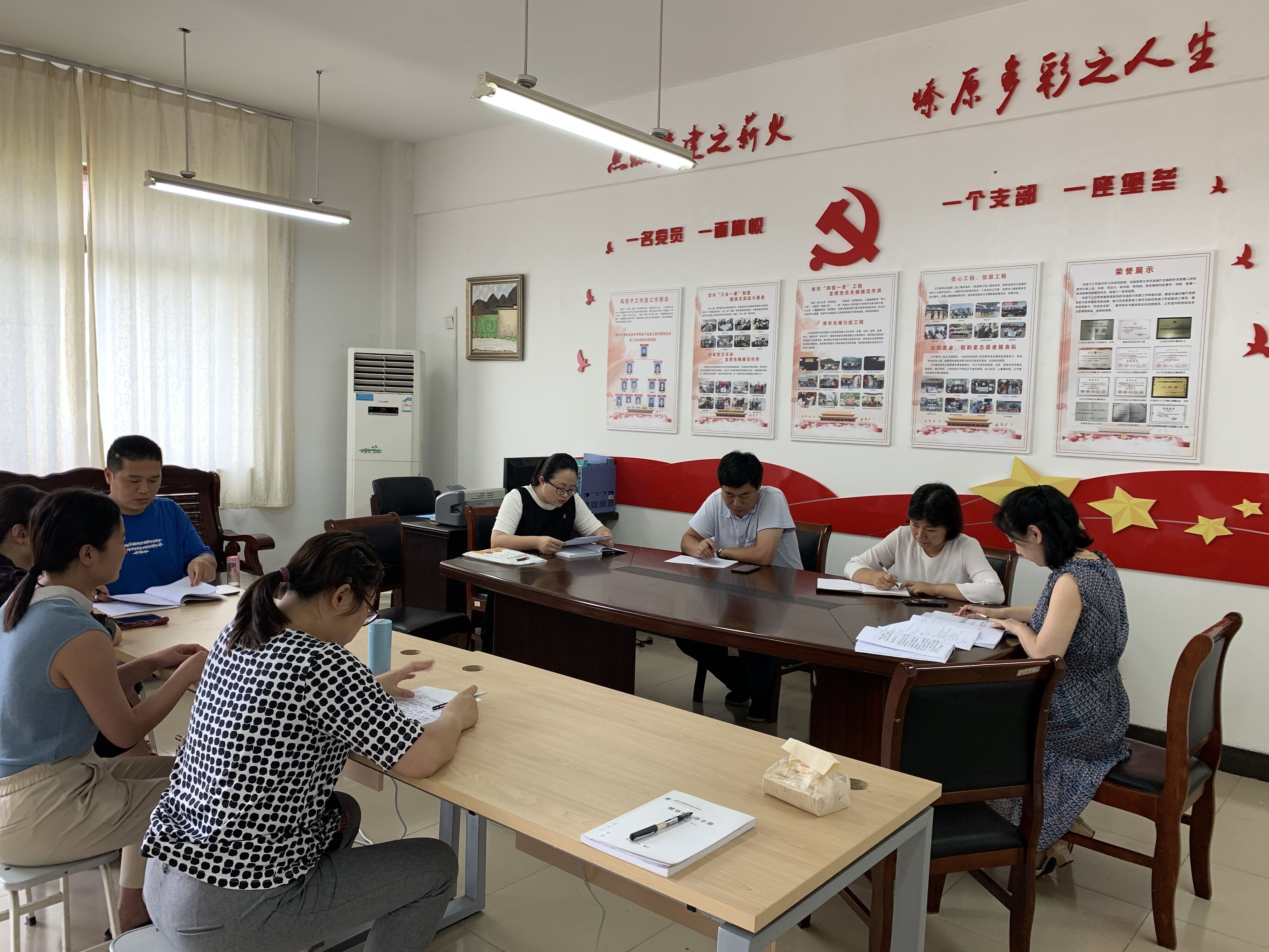 1、政治学习.jpg 1、政治学习.jpg