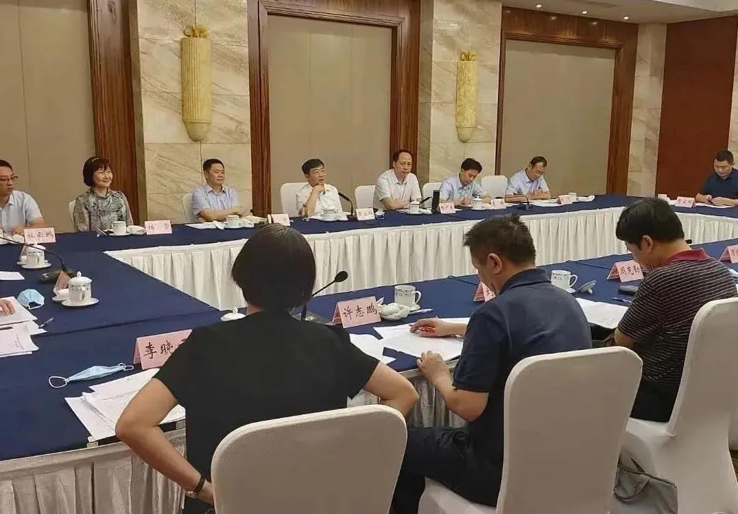 座谈会.jpg