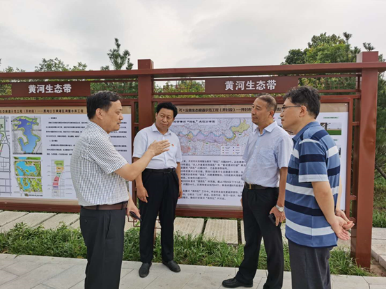 校长刘文锴在黄河河南段调研.jpg