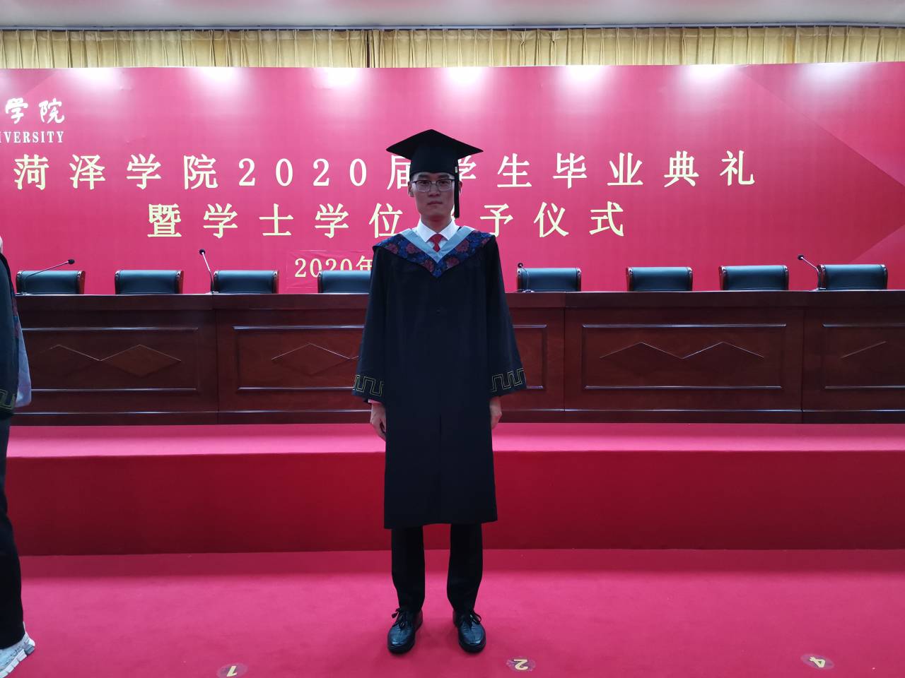 孙亚超-学士服照2.jpg 孙亚超-学士服照2.jpg