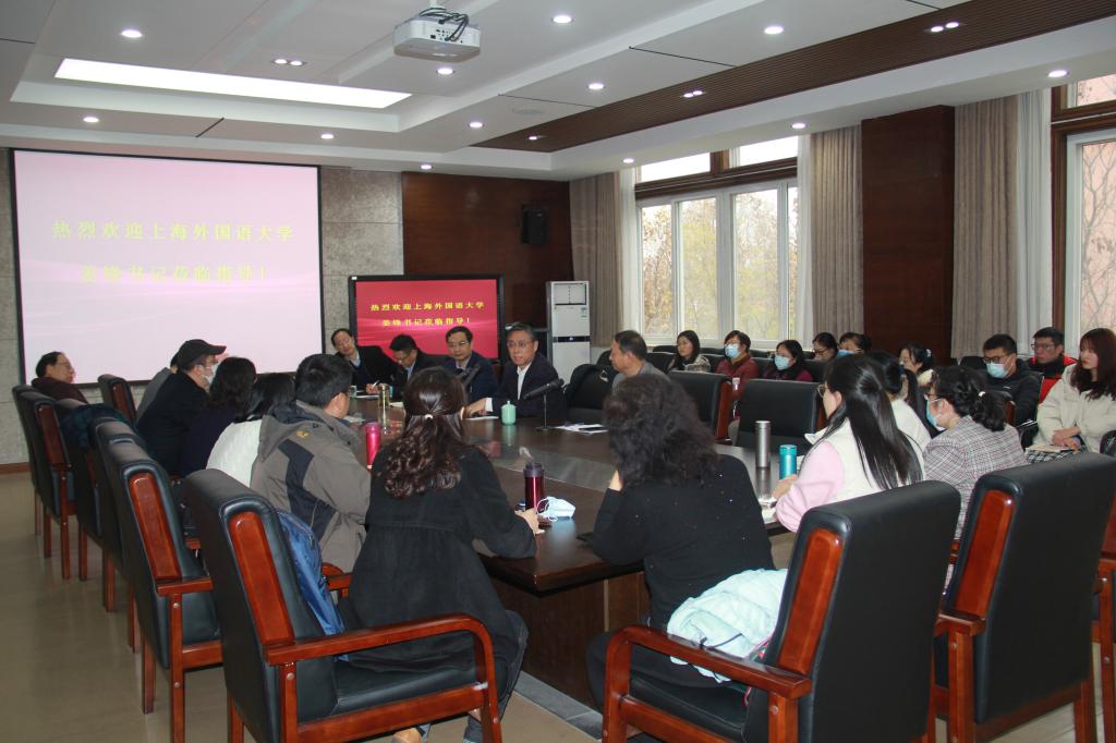 座谈会.jpg