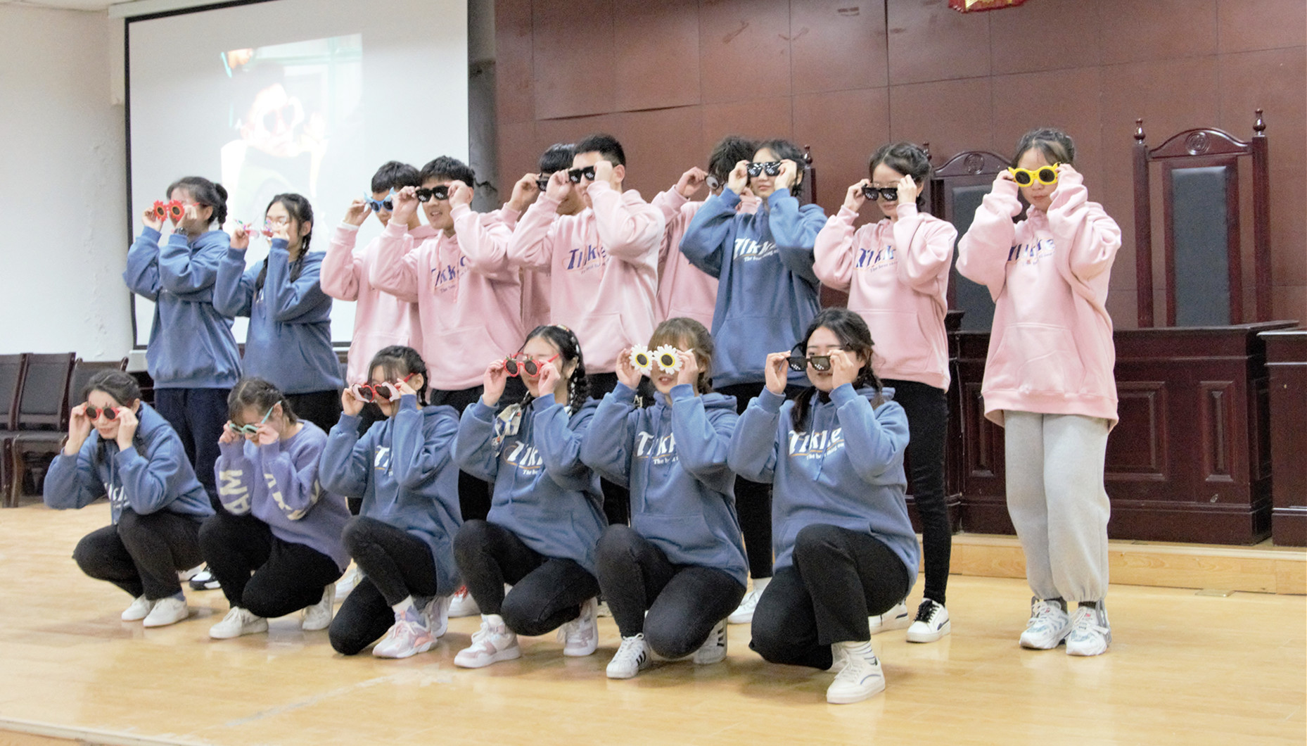 节目表演.jpg