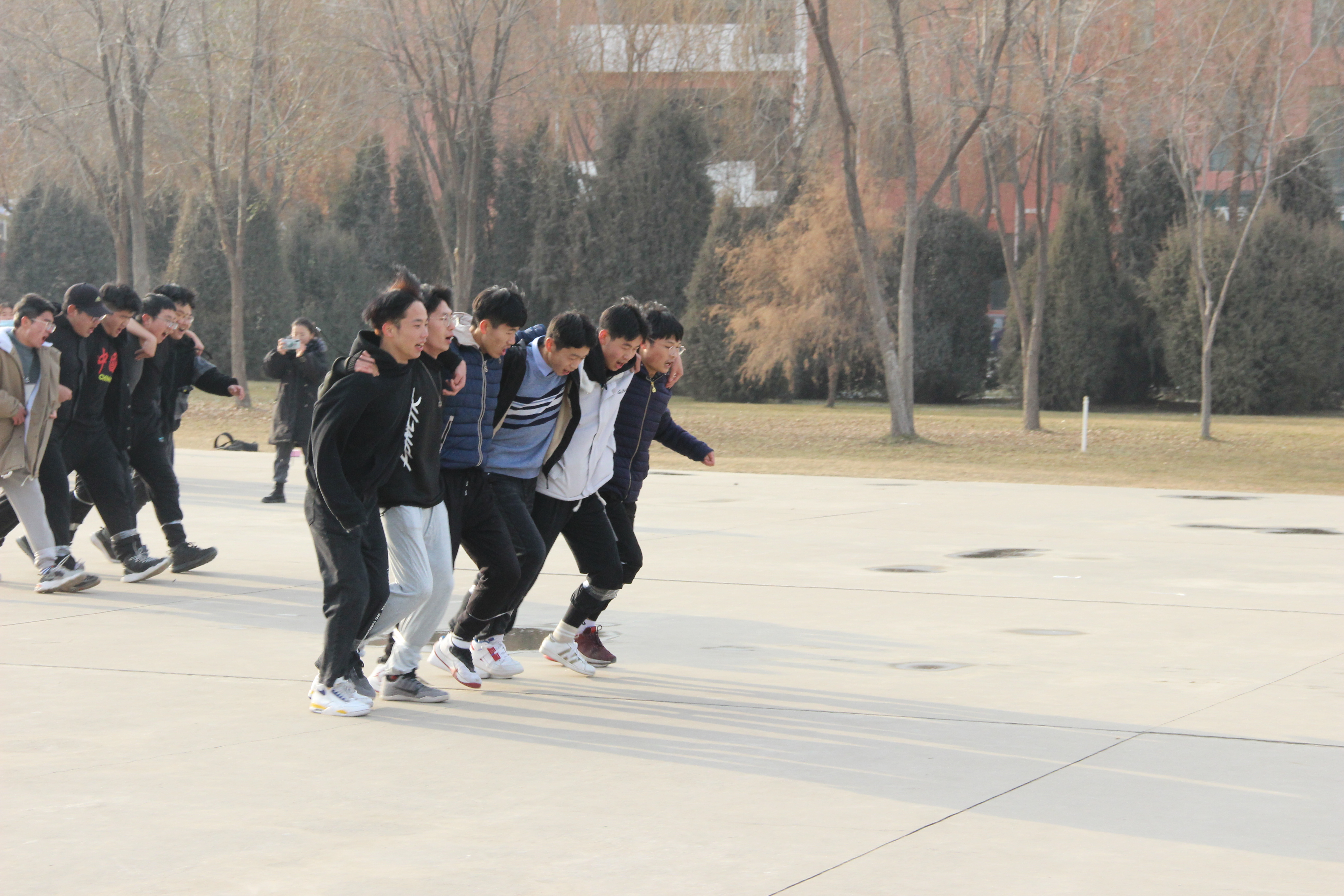 六人七足2.JPG 六人七足2.JPG