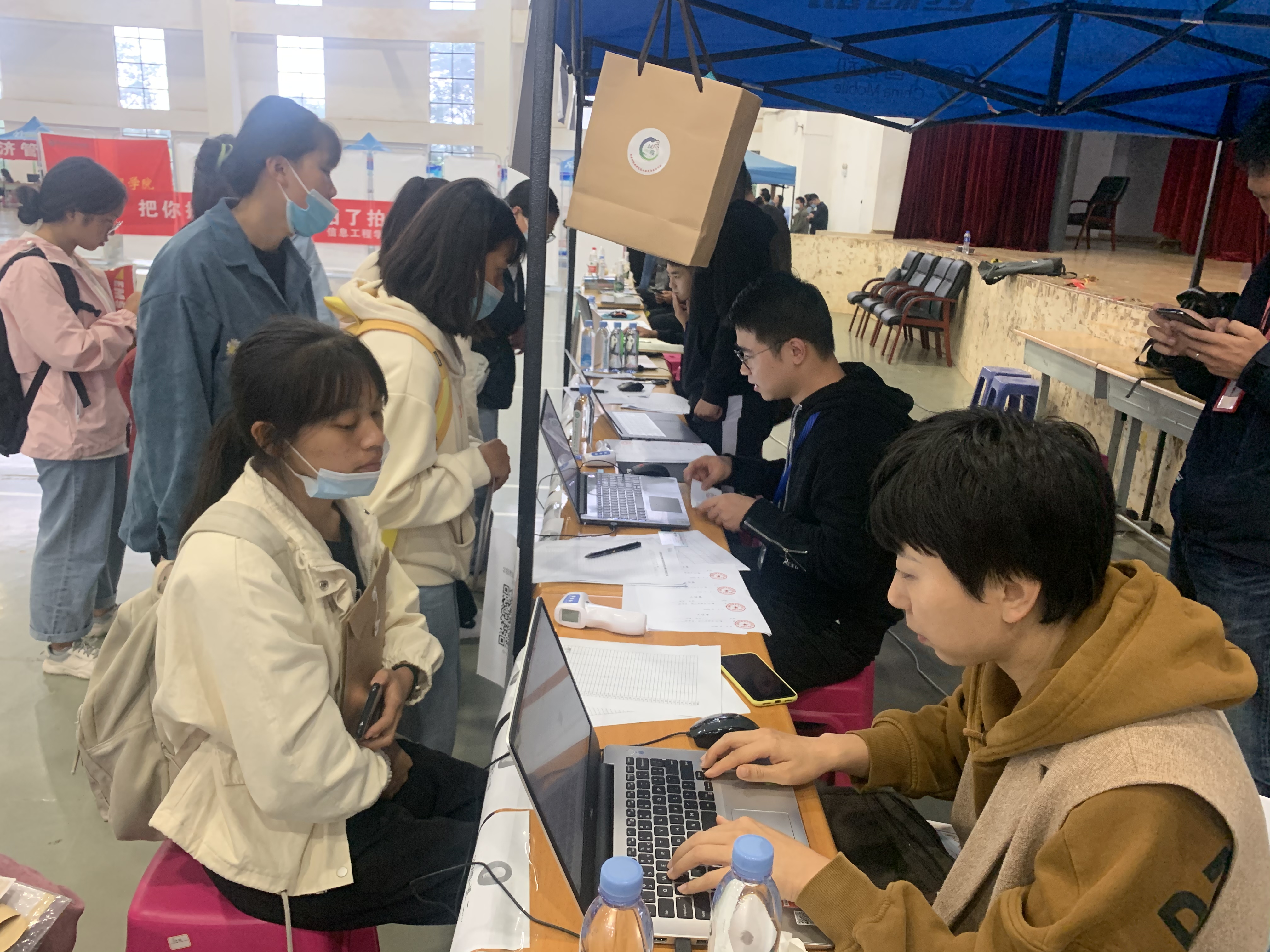 辅导员开展工作.jpg 辅导员开展工作.jpg