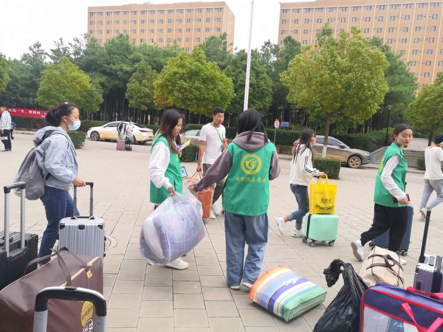 志愿者1.jpg 志愿者1.jpg