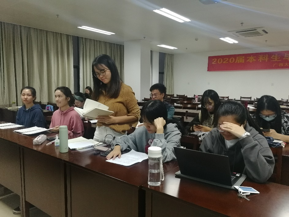 3小组组长陈敏荣同学正在分享.png 3小组组长陈敏荣同学正在分享.png