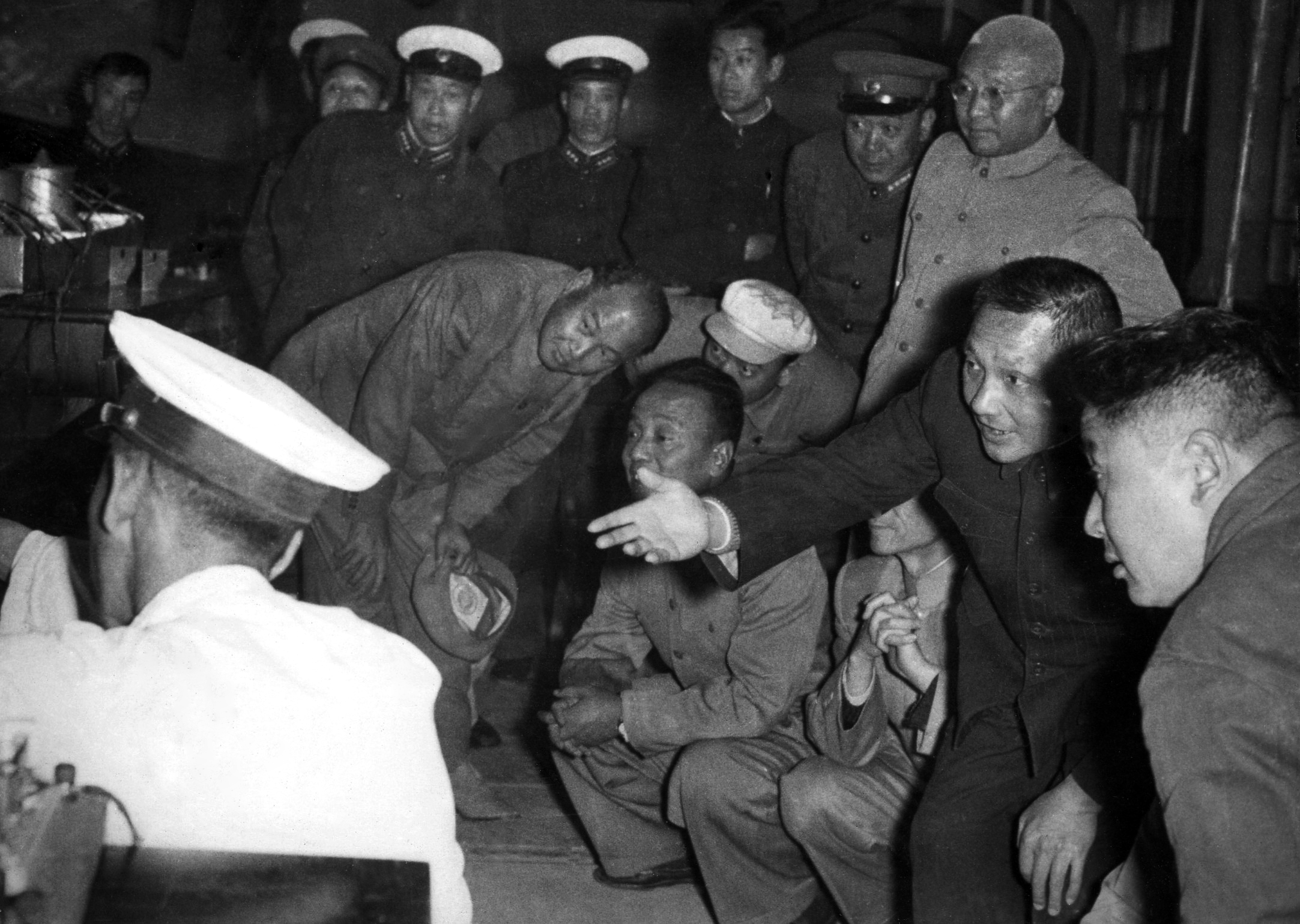 邓小平视察实习工厂.jpg 邓小平视察实习工厂.jpg