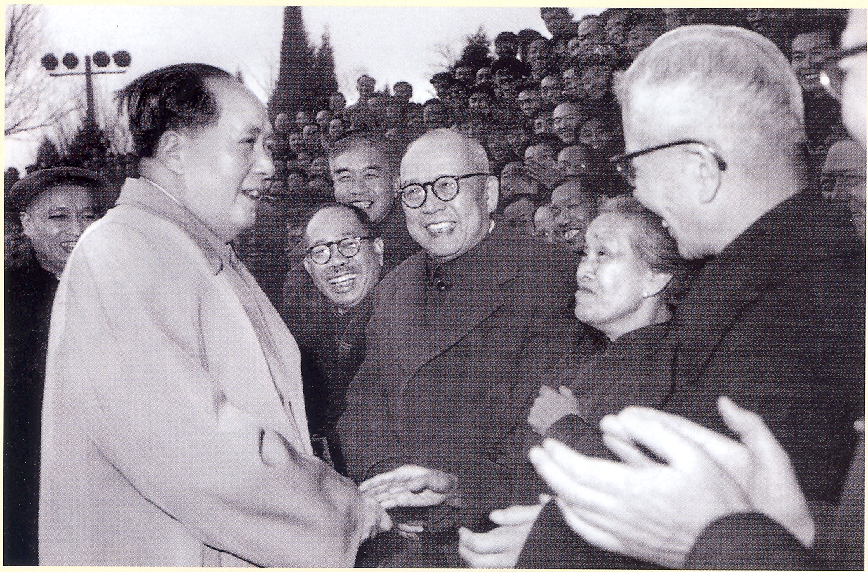 1954年9月,沈克非(右一)出席第一届全国人民代表大会第一次会议期间,受到毛泽东的接见02.jpg 1954年9月,沈克非(右一)出席第一届全国人民代表大会第一次会议期间,受到毛泽东的接见02.jpg