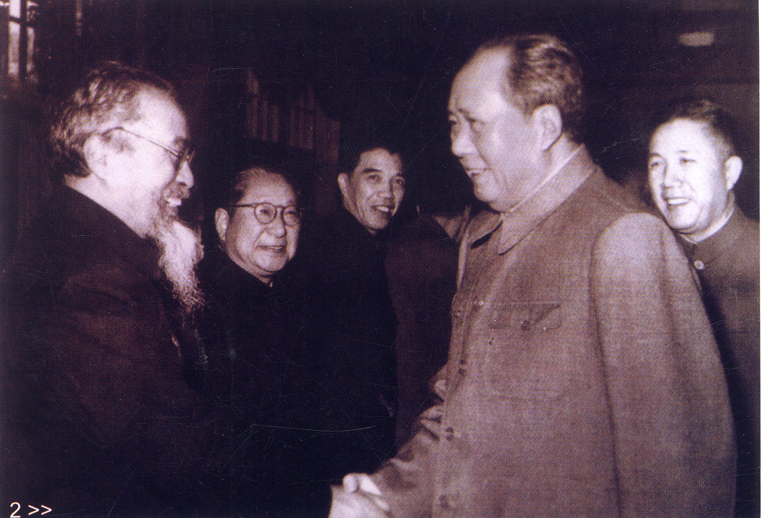 1963年11月16日,中国科学院哲学社会科学部委员会第四次扩大会议期间,毛泽东接见与会者(周予同教授左二、刘大杰教授左三).jpg 1963年11月16日,中国科学院哲学社会科学部委员会第四次扩大会议期间,毛泽东接见与会者(周予同教授左二、刘大杰教授左三).jpg