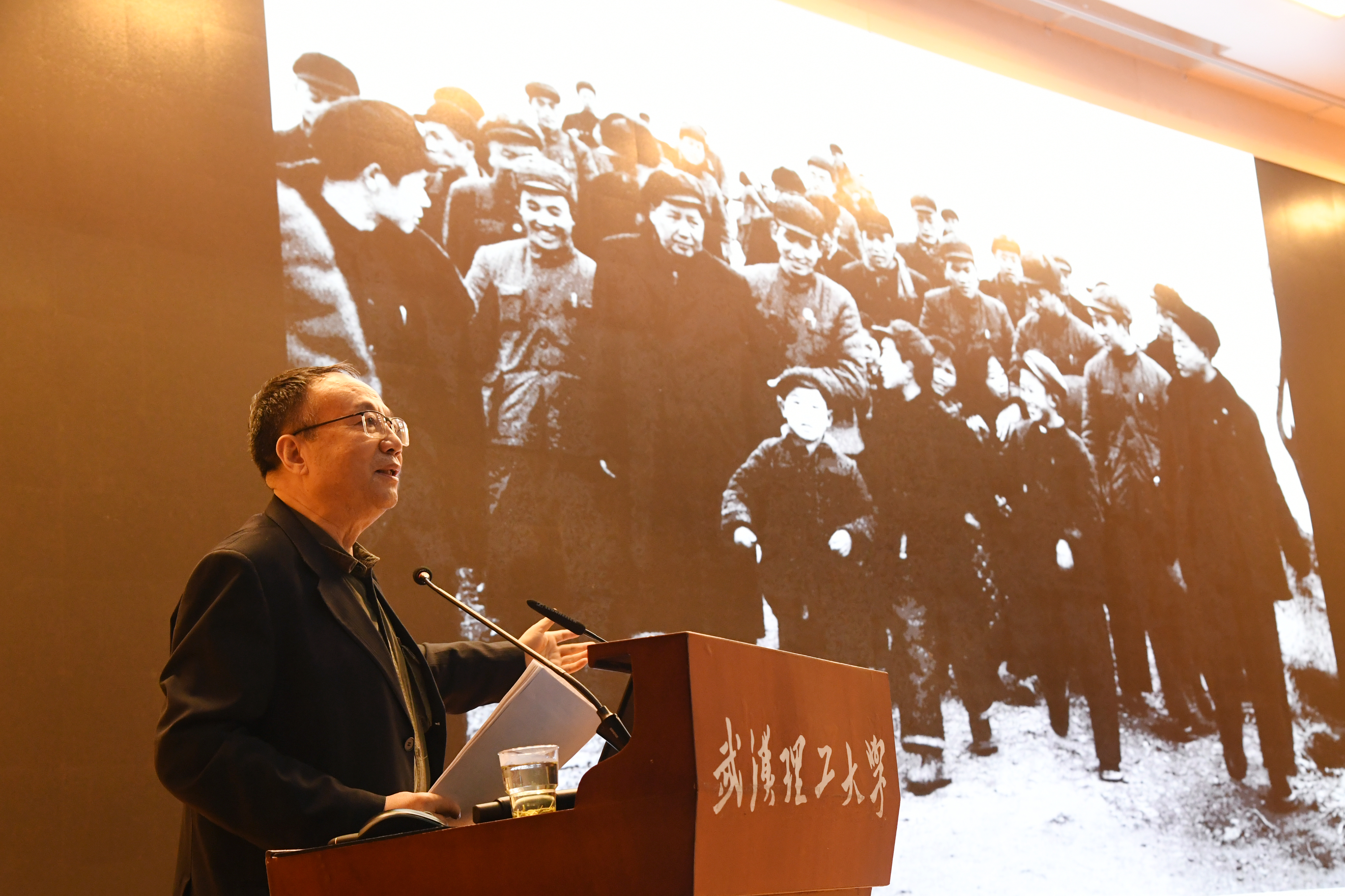 2021.4.16党史学习教育报告会暨校党委理论学习中心组(扩大)学习 摄影 姚洪 (42).JPG 2021.4.16党史学习教育报告会暨校党委理论学习中心组(扩大)学习 摄影 姚洪 (42).JPG