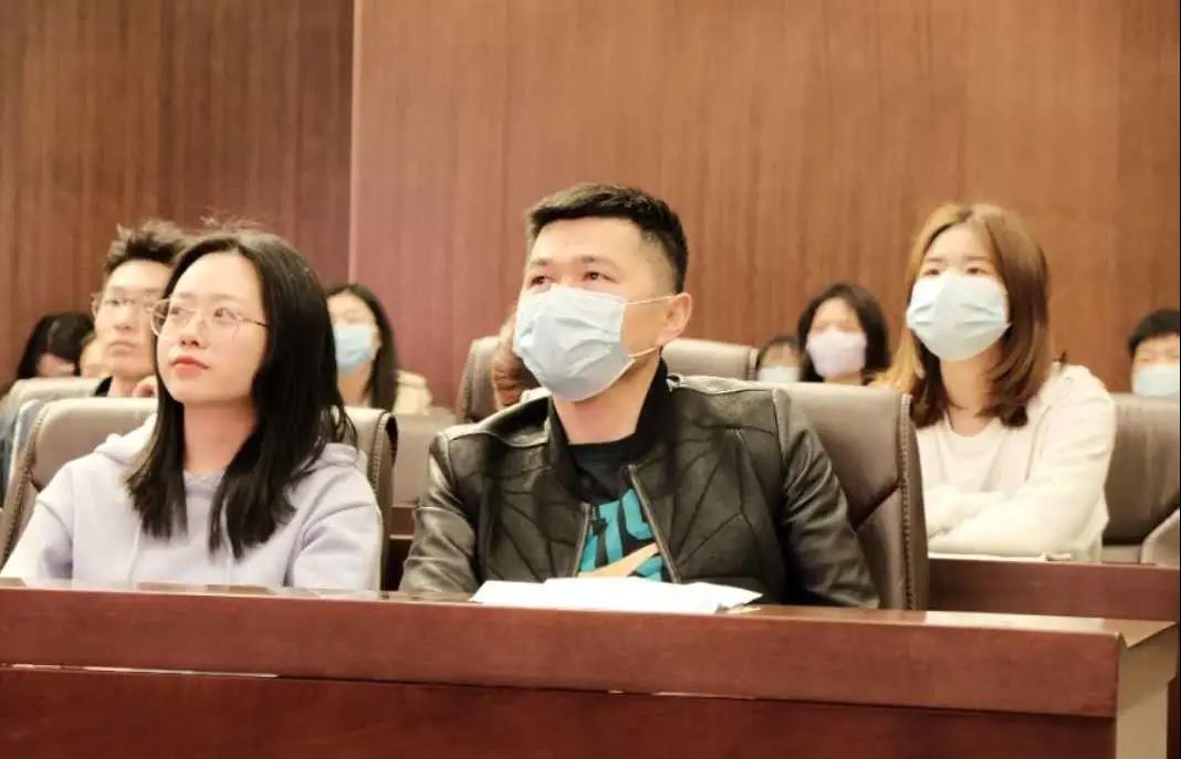 右为张力老师