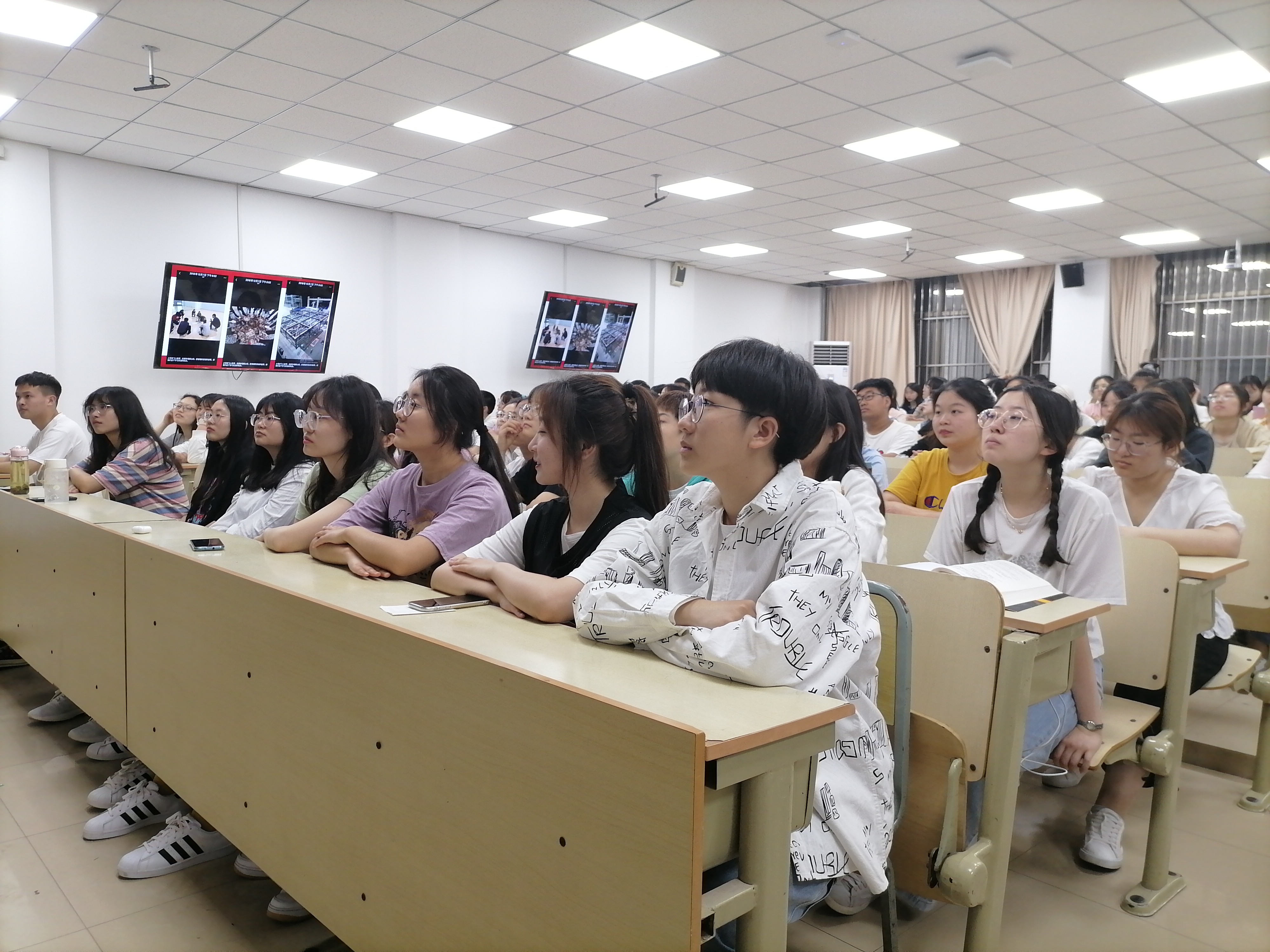 学生.jpg 学生.jpg