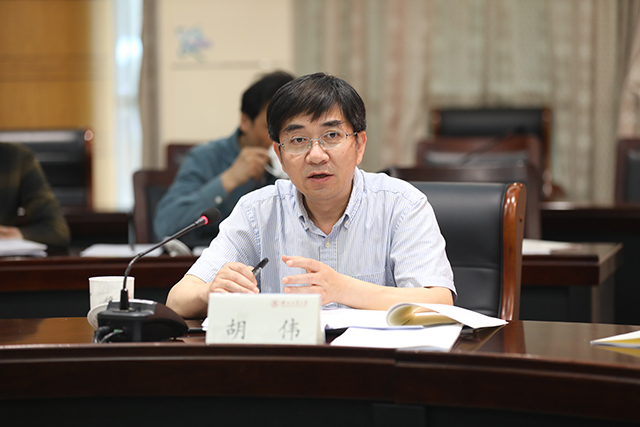 中心组学习-胡伟交流发言.jpg 中心组学习-胡伟交流发言.jpg