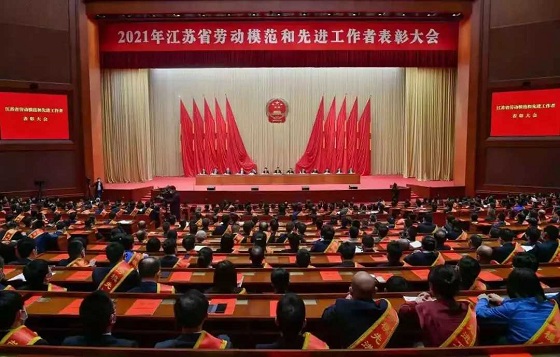 先进工作者2.jpg 先进工作者2.jpg