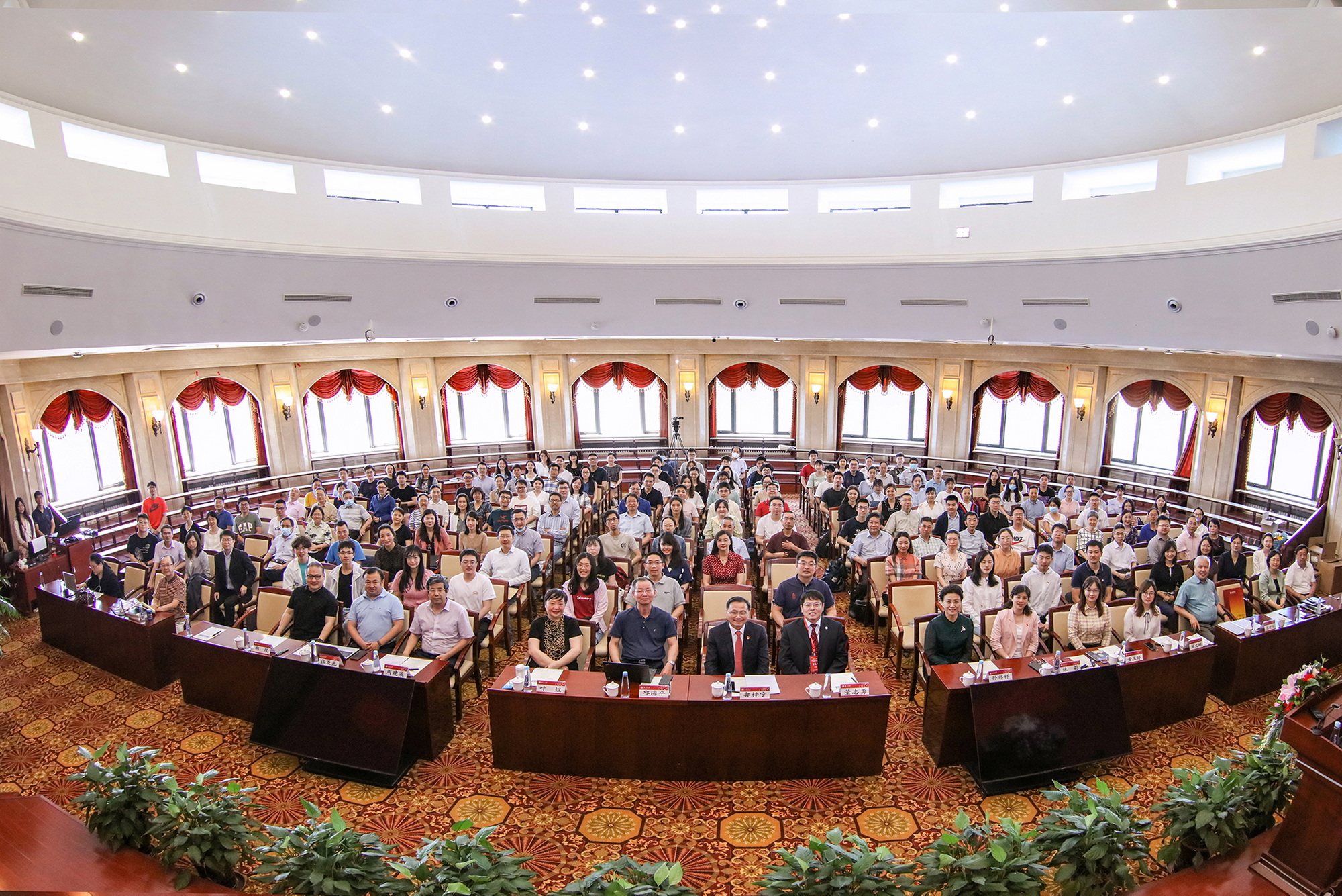 论坛合影_调整大小.jpg