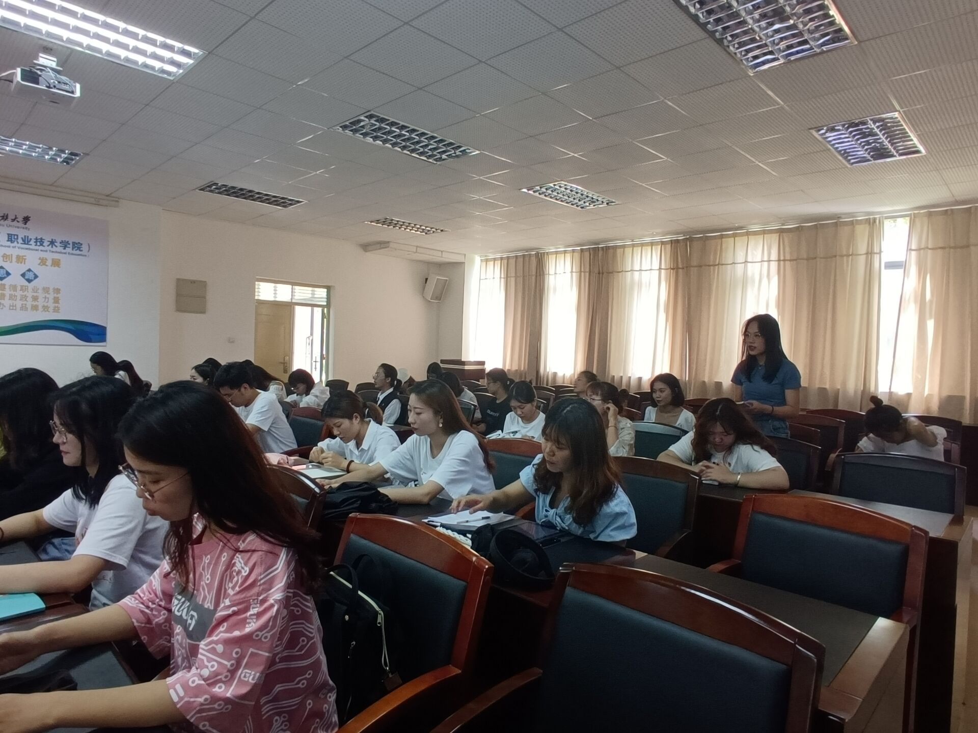 0D8F6A12C9421405E26232251ACB6AA5