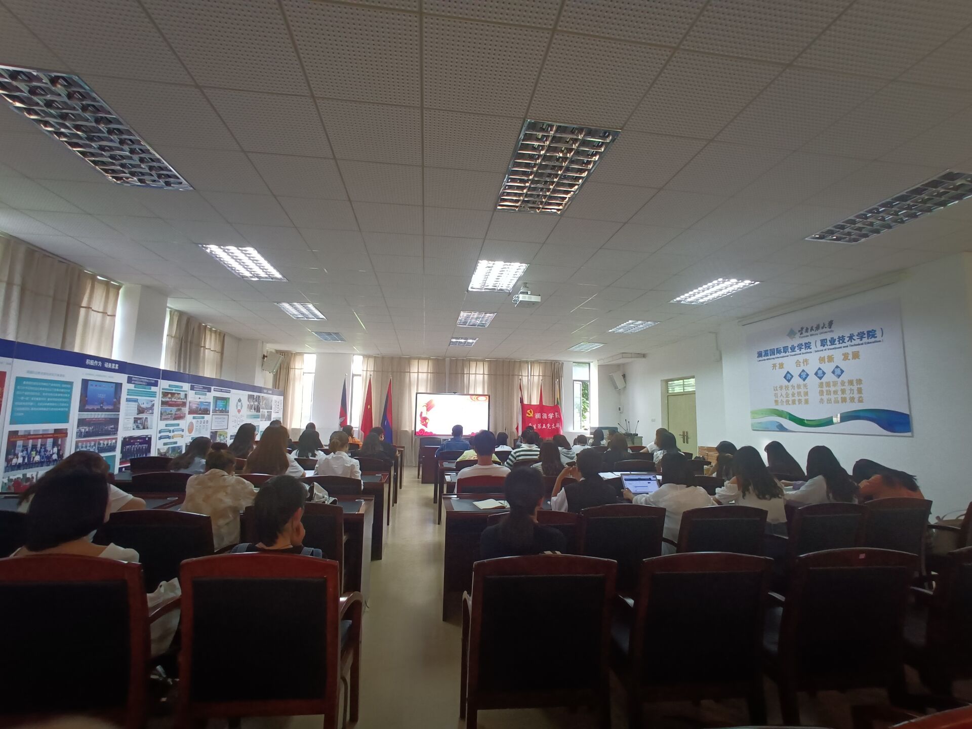 3DBF792125C935F4D778F4397B0DE00A