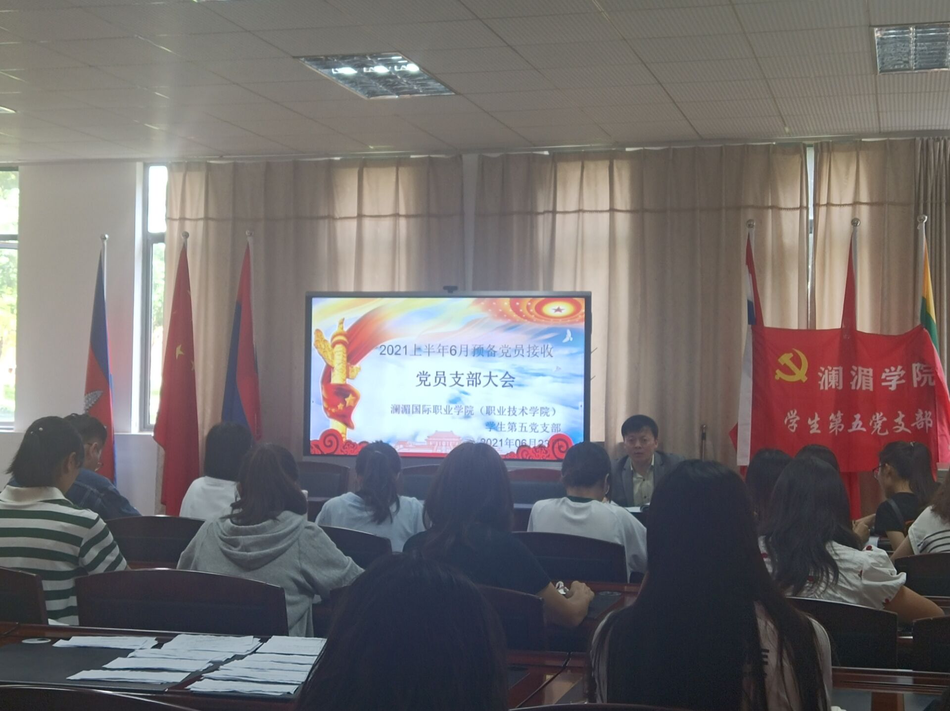 8F4F701E383C2D5B31473F91CC50585B