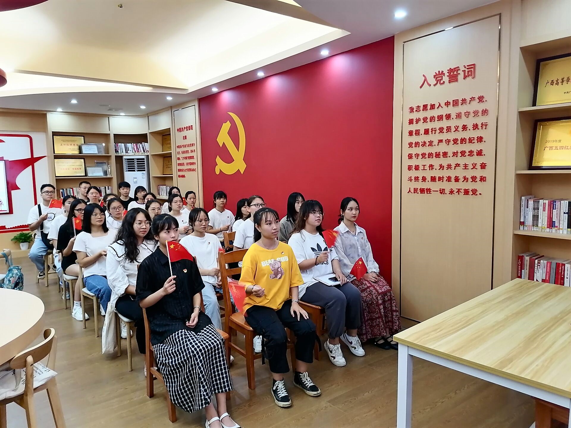 唱红歌.jpg