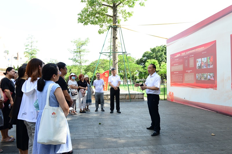 刘科荣同志为服装系全体教师党员上微党课.jpg 刘科荣同志为服装系全体教师党员上微党课.jpg