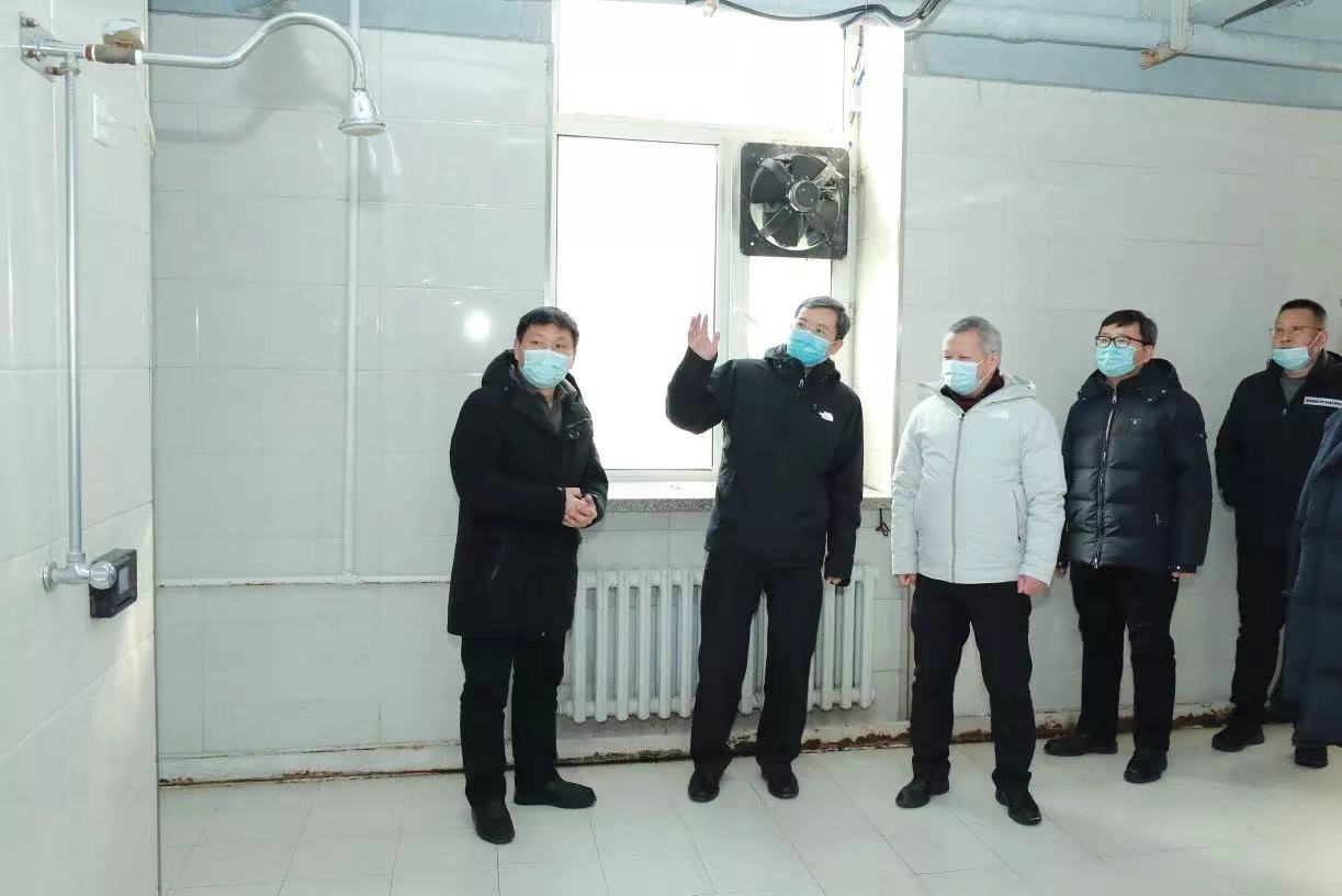 校领导深入学生公寓调研.jpg 校领导深入学生公寓调研.jpg