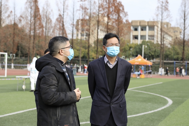 新冠肺炎疫情防控应急演练-蔡袁强到现场指导.jpg 新冠肺炎疫情防控应急演练-蔡袁强到现场指导.jpg