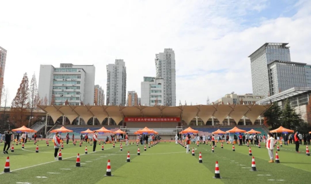 新冠肺炎疫情防控应急演练-朝晖校区核酸检测现场.jpg 新冠肺炎疫情防控应急演练-朝晖校区核酸检测现场.jpg
