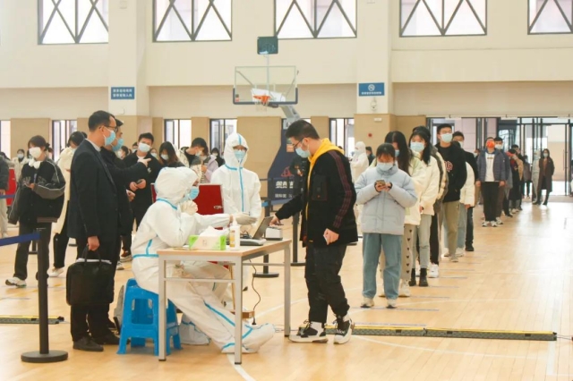 新冠肺炎疫情防控应急演练-莫干山校区核酸检测现场.jpg 新冠肺炎疫情防控应急演练-莫干山校区核酸检测现场.jpg