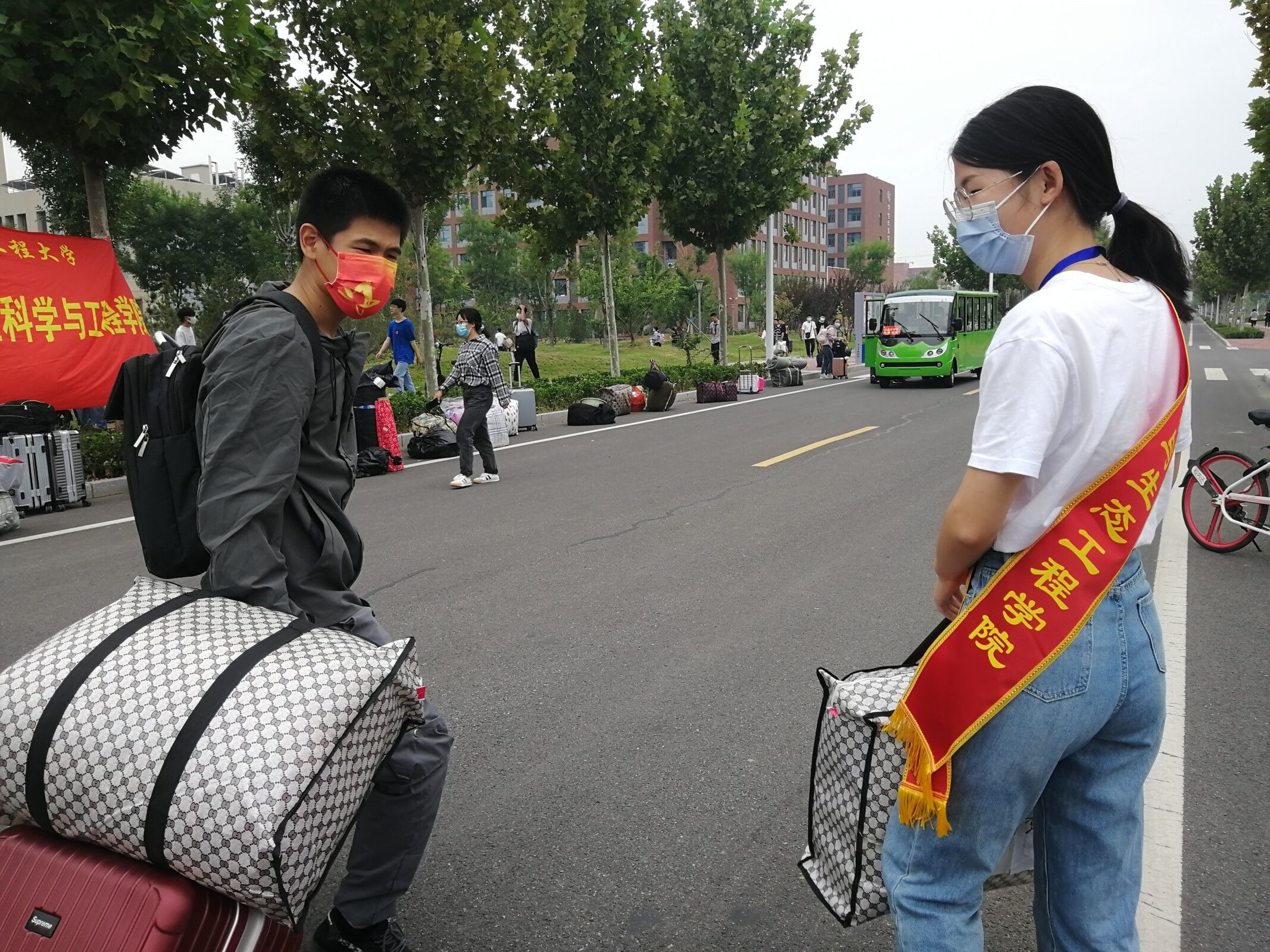 主题党日-迎新3.jpg 主题党日-迎新3.jpg