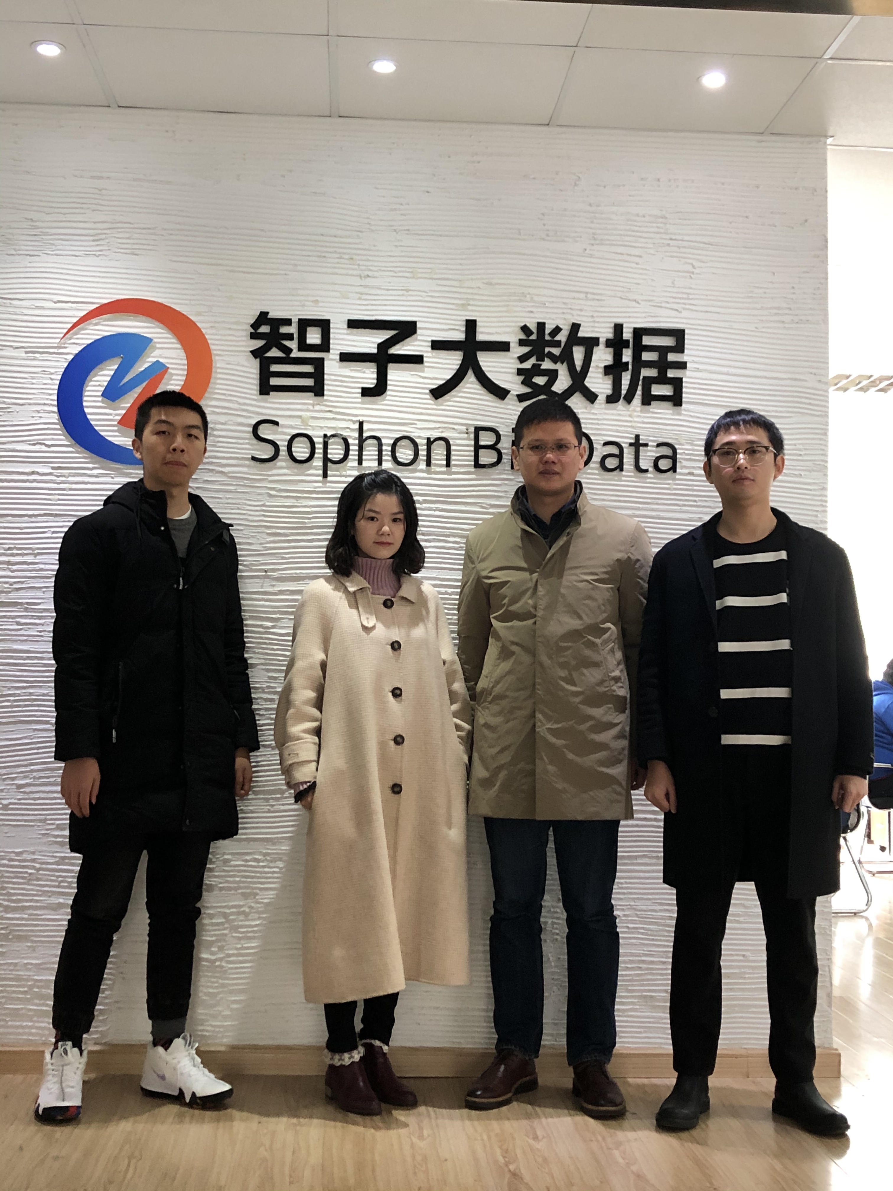 支部书记张城芳前往校企合作单位开展调研。