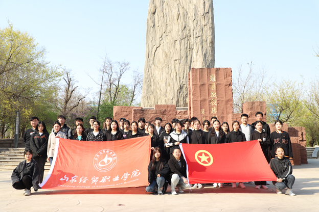 “不忘初心跟党走”重温入团誓词.png “不忘初心跟党走”重温入团誓词.png