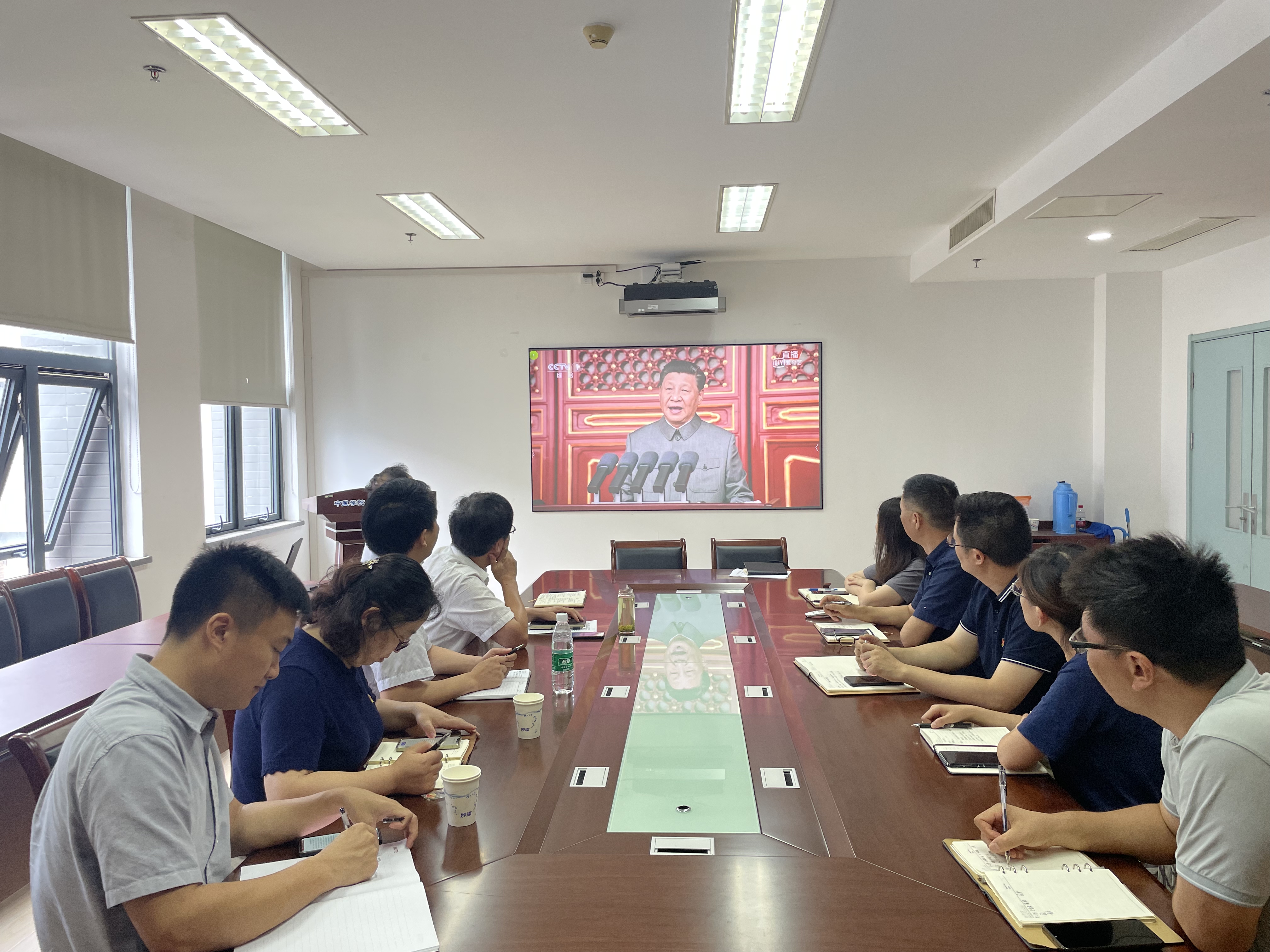学院党委理论学习中心组集中收看庆祝中国共产党成立100周年大会.jpg 学院党委理论学习中心组集中收看庆祝中国共产党成立100周年大会.jpg