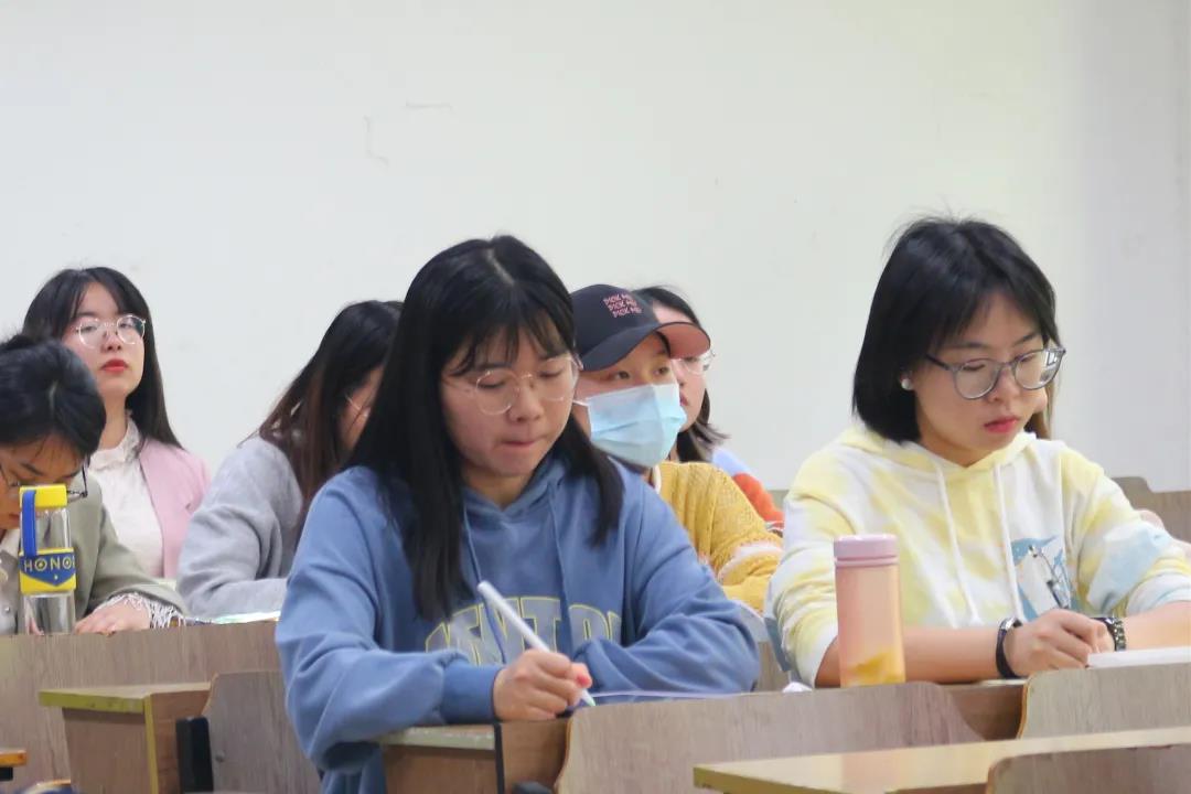 杨大然2.jpg 杨大然2.jpg