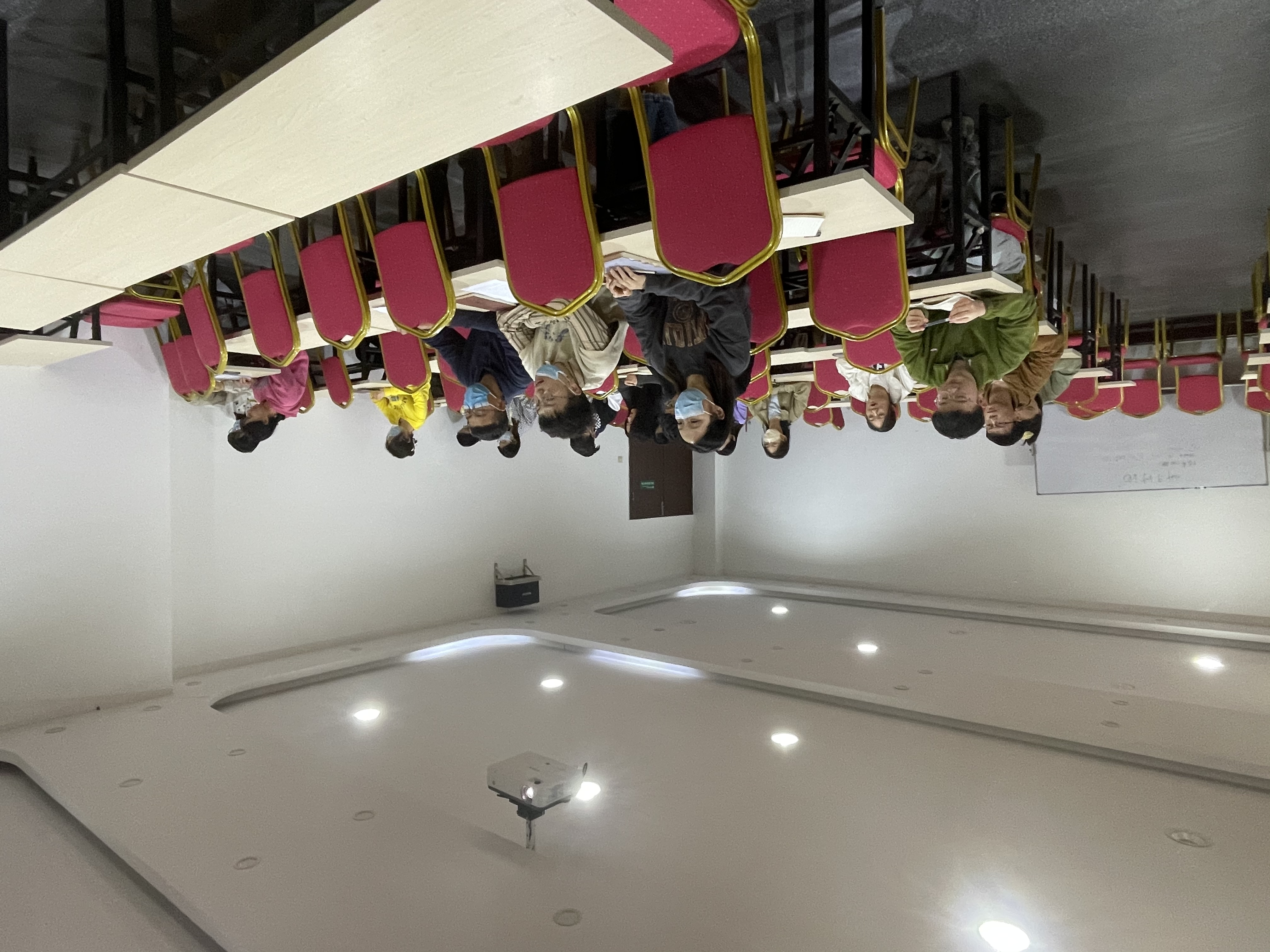 4-27生物西楼206第二批发展党员.jpg 4-27生物西楼206第二批发展党员.jpg