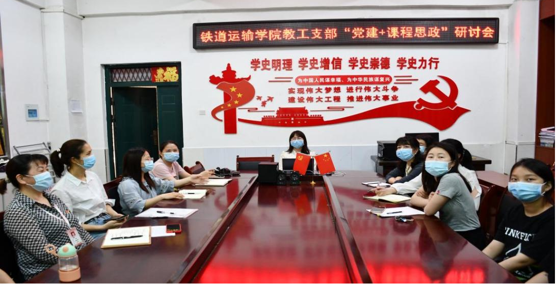 4研讨会现场.png 4研讨会现场.png