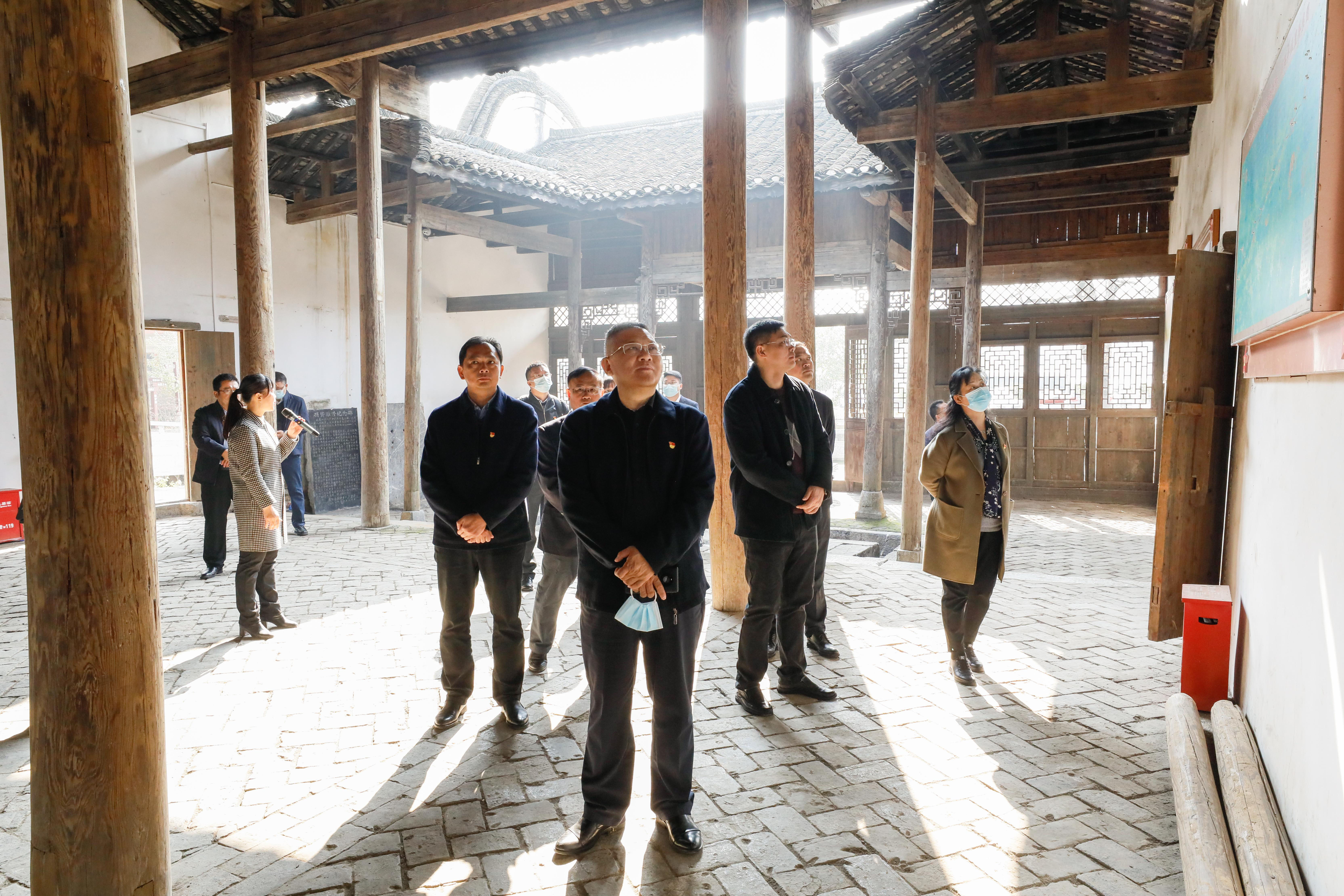 9-在新圩阻击战战地救护所现场教学.jpg 9-在新圩阻击战战地救护所现场教学.jpg