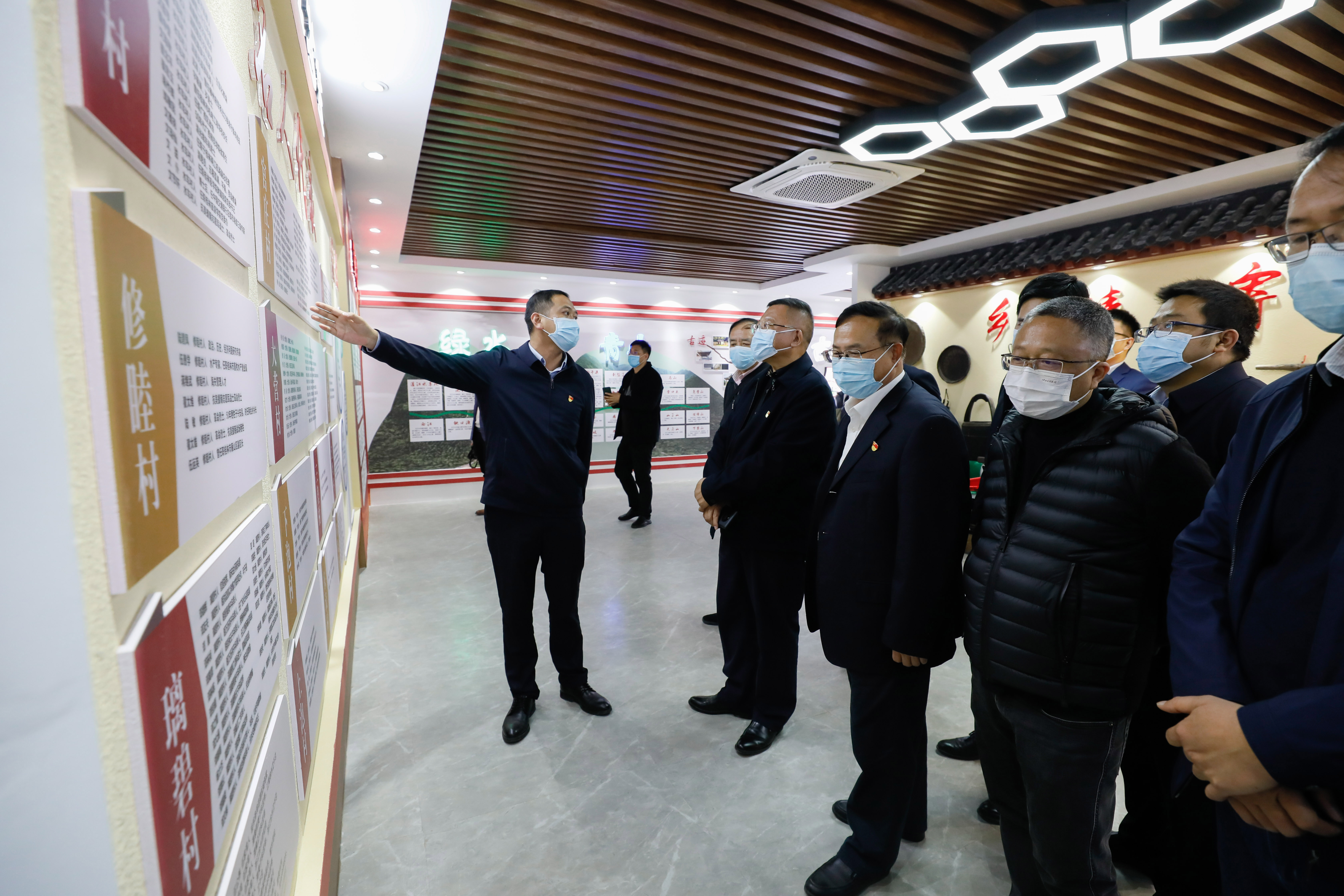 10-参观水车镇镇史馆.jpg 10-参观水车镇镇史馆.jpg