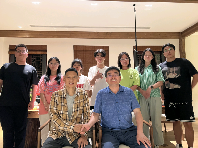 团队与余总合影.png 团队与余总合影.png