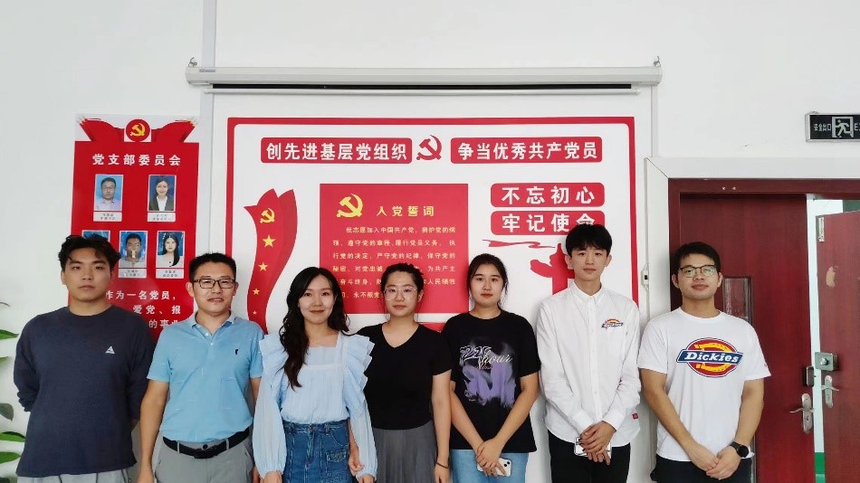 支委合影.jpg 支委合影.jpg