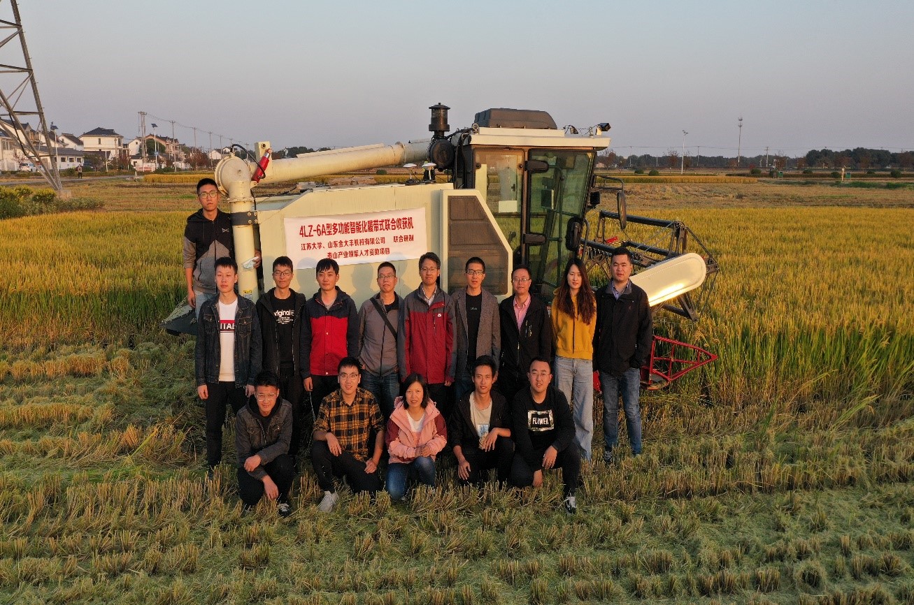 团队照片.jpg 团队照片.jpg