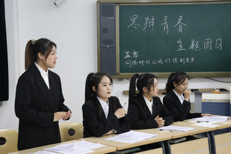 辩论2.jpg 辩论2.jpg