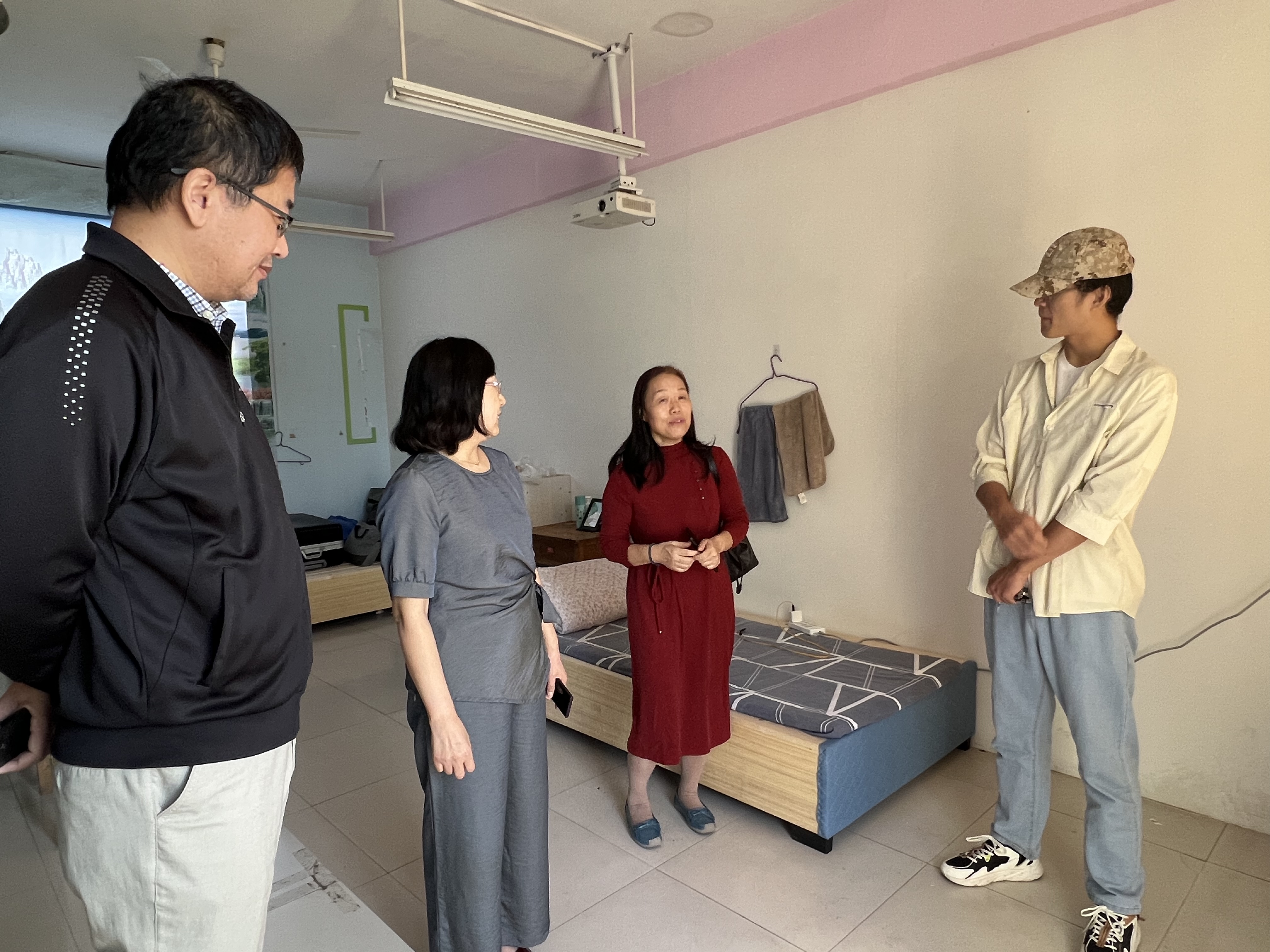 实地考察学生宿舍