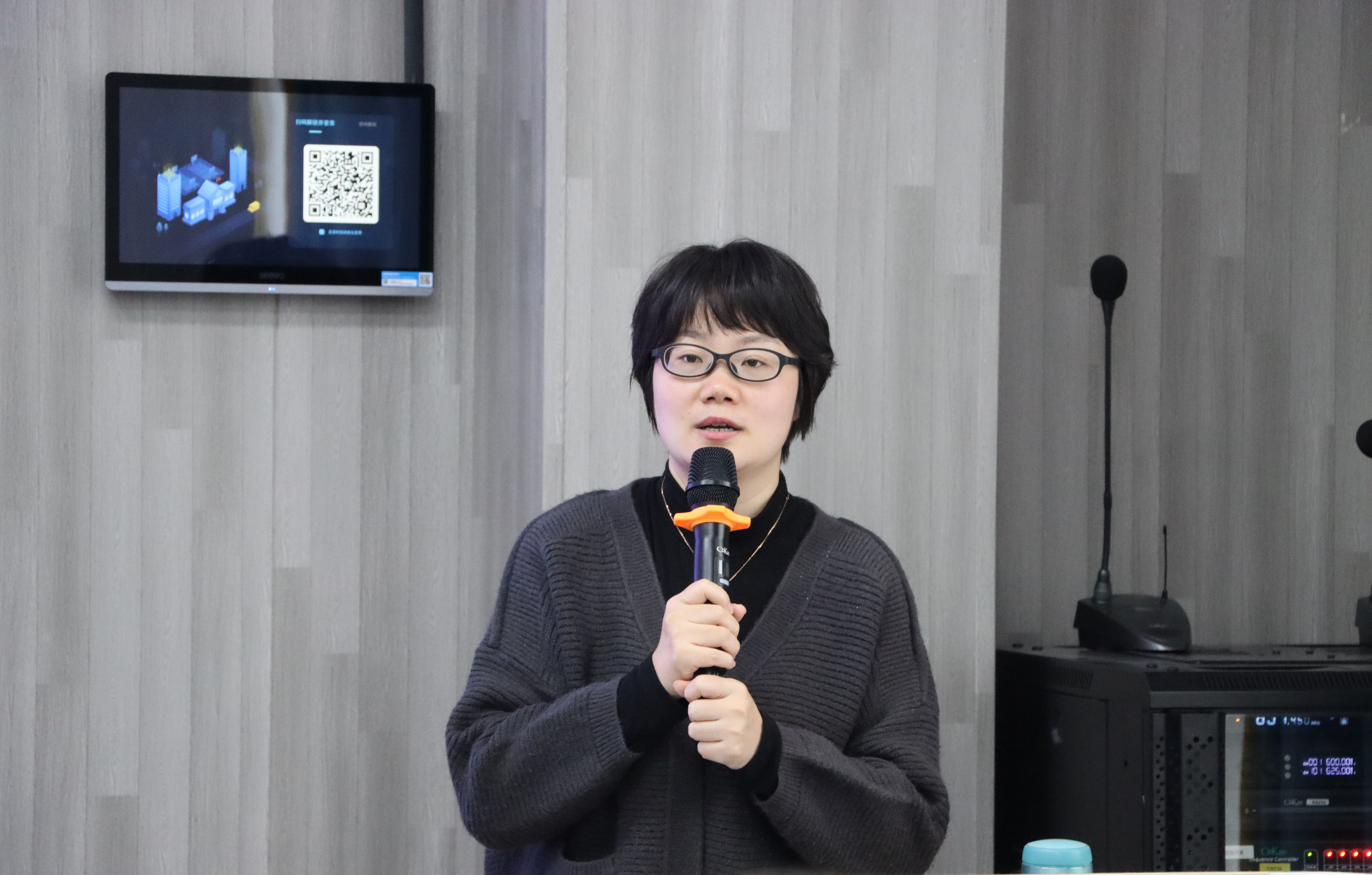 代悦老师讲解(1).jpg 代悦老师讲解(1).jpg