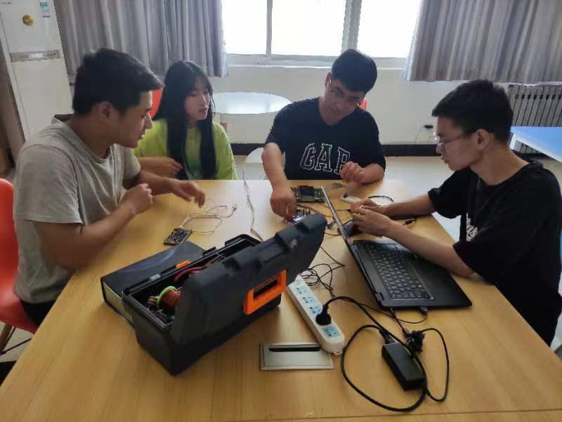 团队备赛.jpg 团队备赛.jpg