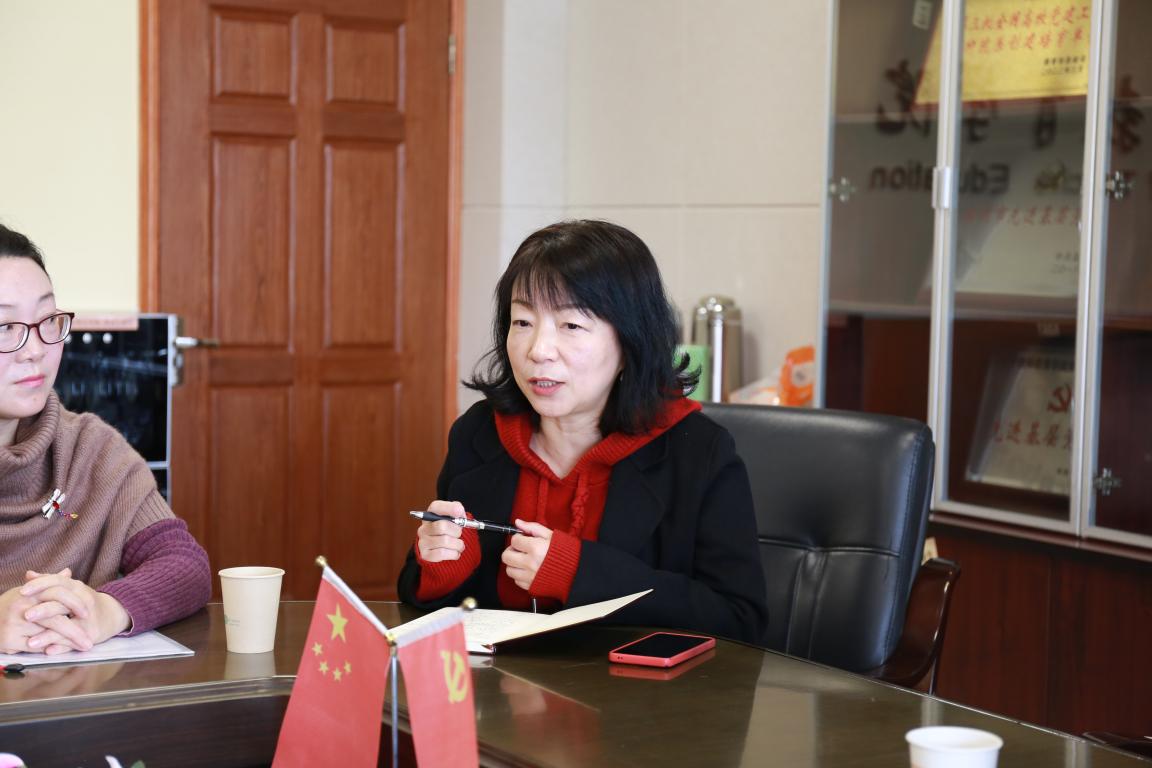 胡雯.jpg 胡雯.jpg